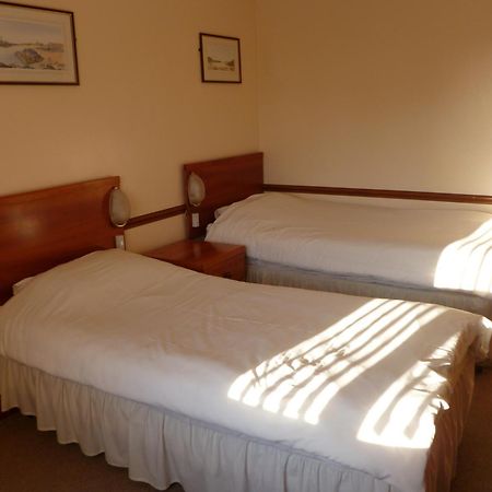 Tafarn Y Rhos Hotel Llangefni Ngoại thất bức ảnh